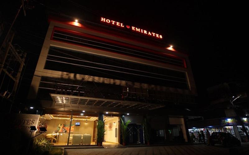Hotel Emirates Kannangad Exterior foto