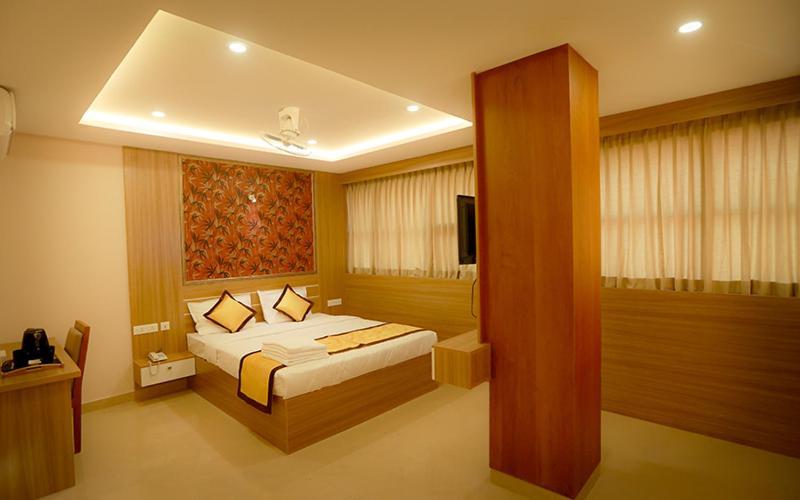 Hotel Emirates Kannangad Exterior foto