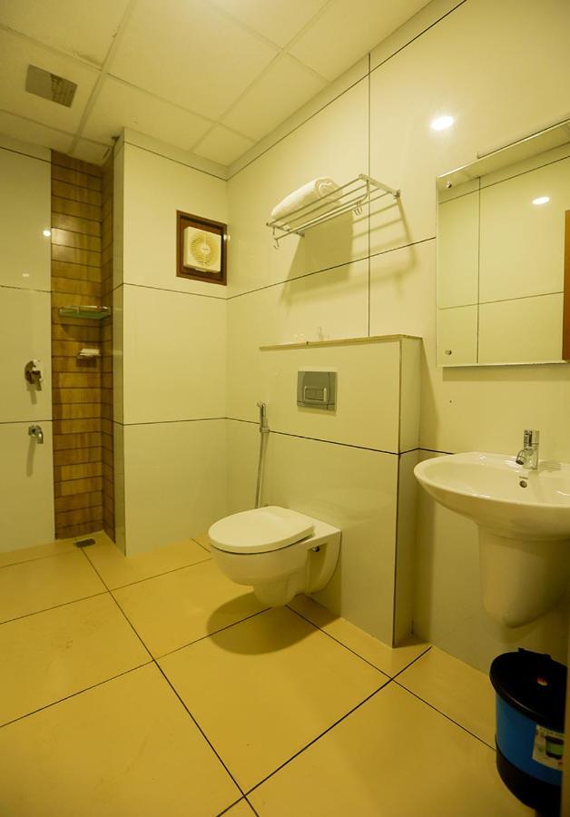 Hotel Emirates Kannangad Exterior foto